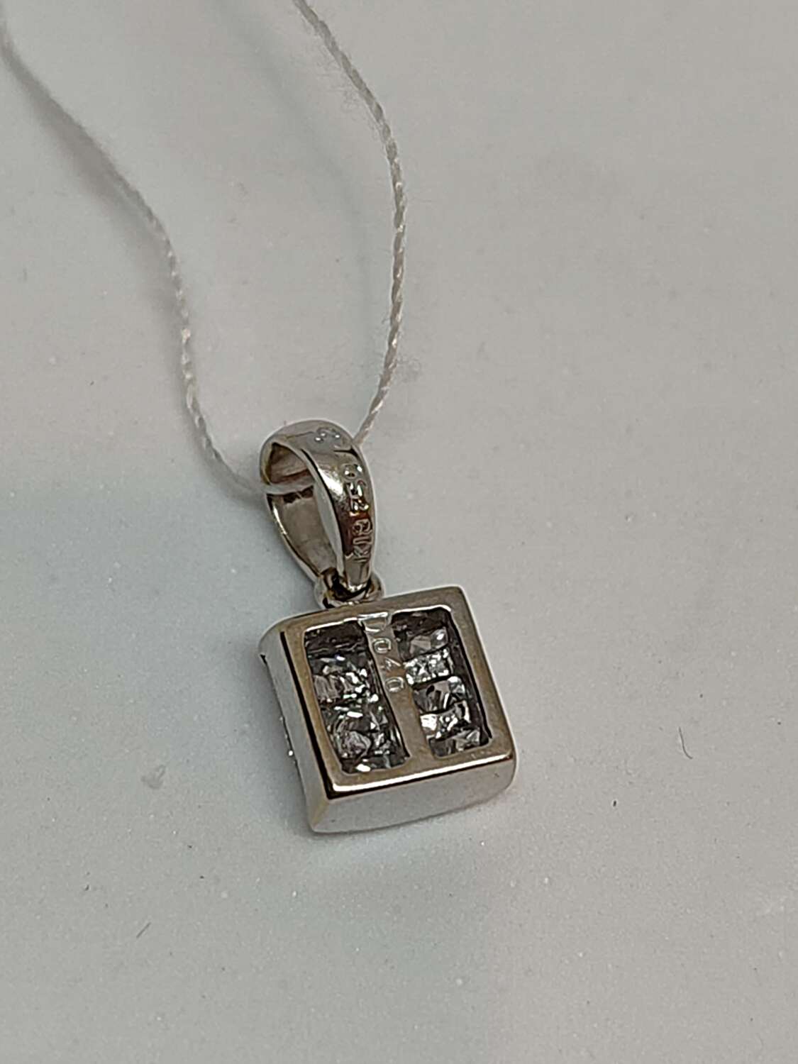 200000330588945 790