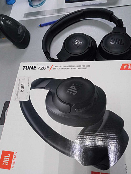 JBL Tune 720BT