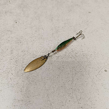 Блесна вращающаяся (вертушка)