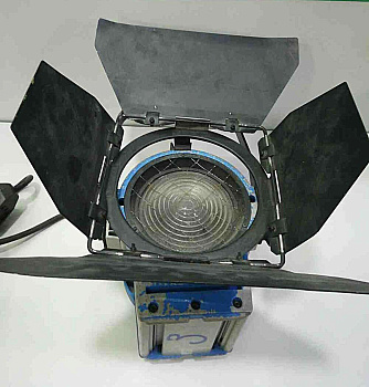 Прожектор Arri Junior Plus 650 Watt