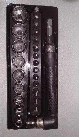 Вороток с набором бит и головок БУ