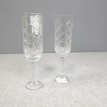 Рюмки стеклянные 2 шт на ножке.