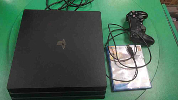 Sony PlayStation 4 Pro 1TB (CUH-7016B)