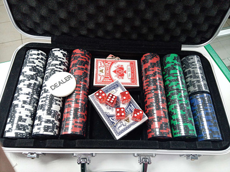 Набор для покера на 300 фишек БУ