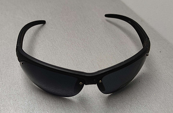 Солнцезащитные очки черные