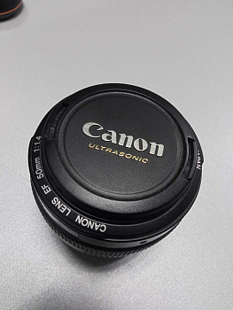 Canon EF 50mm f/1.4 USM