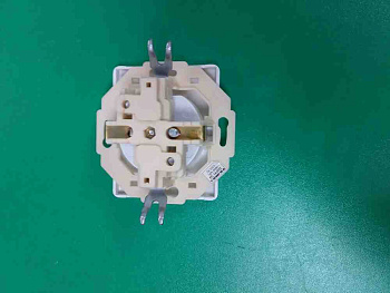 Электрозетка с заземлением