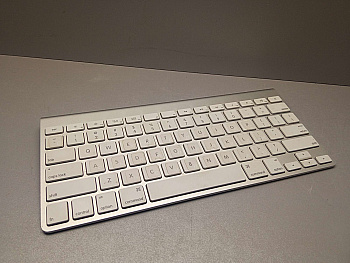 Apple A1314 Wireless Keyboard White Bluetooth