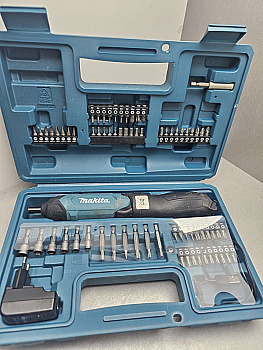 Makita DF001D