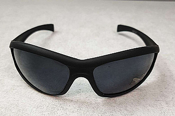 Солнцезащитные очки черные