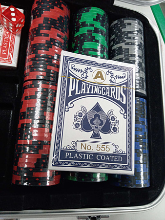 Набор для покера на 300 фишек БУ