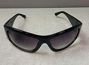 Солнцезащитные очки черные