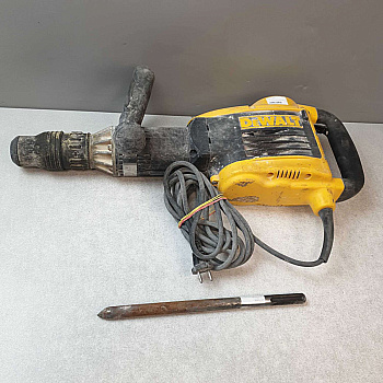 DeWALT D25899K