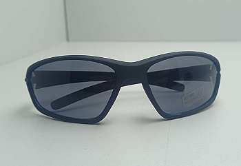 Солнцезащитные очки черные