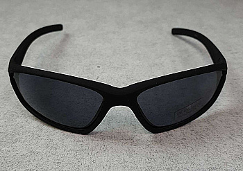 Солнцезащитные очки черные