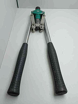 Заклепочник двуручный