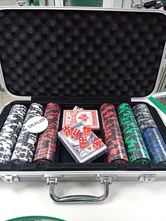 Набор для покера на 300 фишек БУ