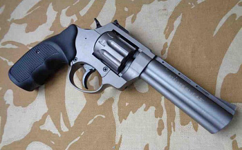 1632490973_w640_h640_revolver-flobera-atak